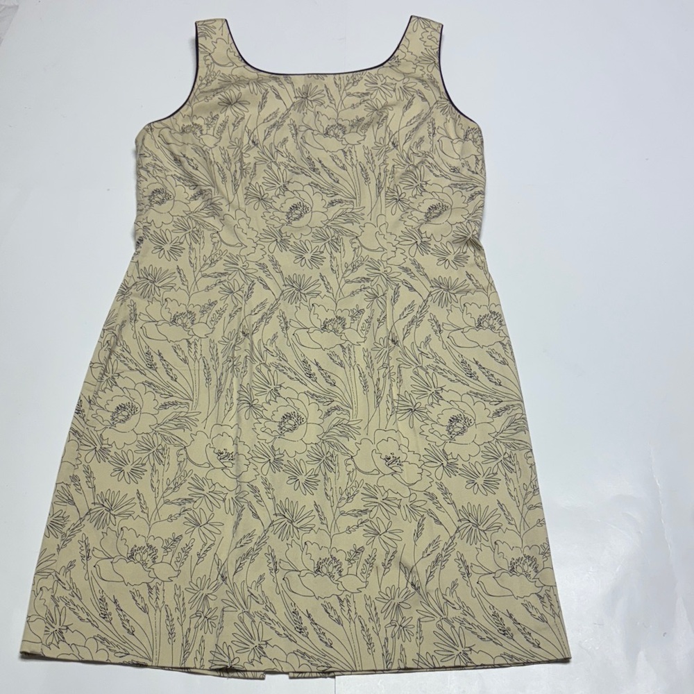 Amanda Smith shift Dress with Black Floral Design size 8
